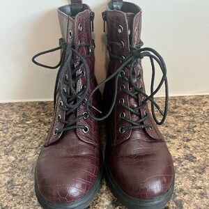 Black Brown Women’s Textured Boots size 8.5
